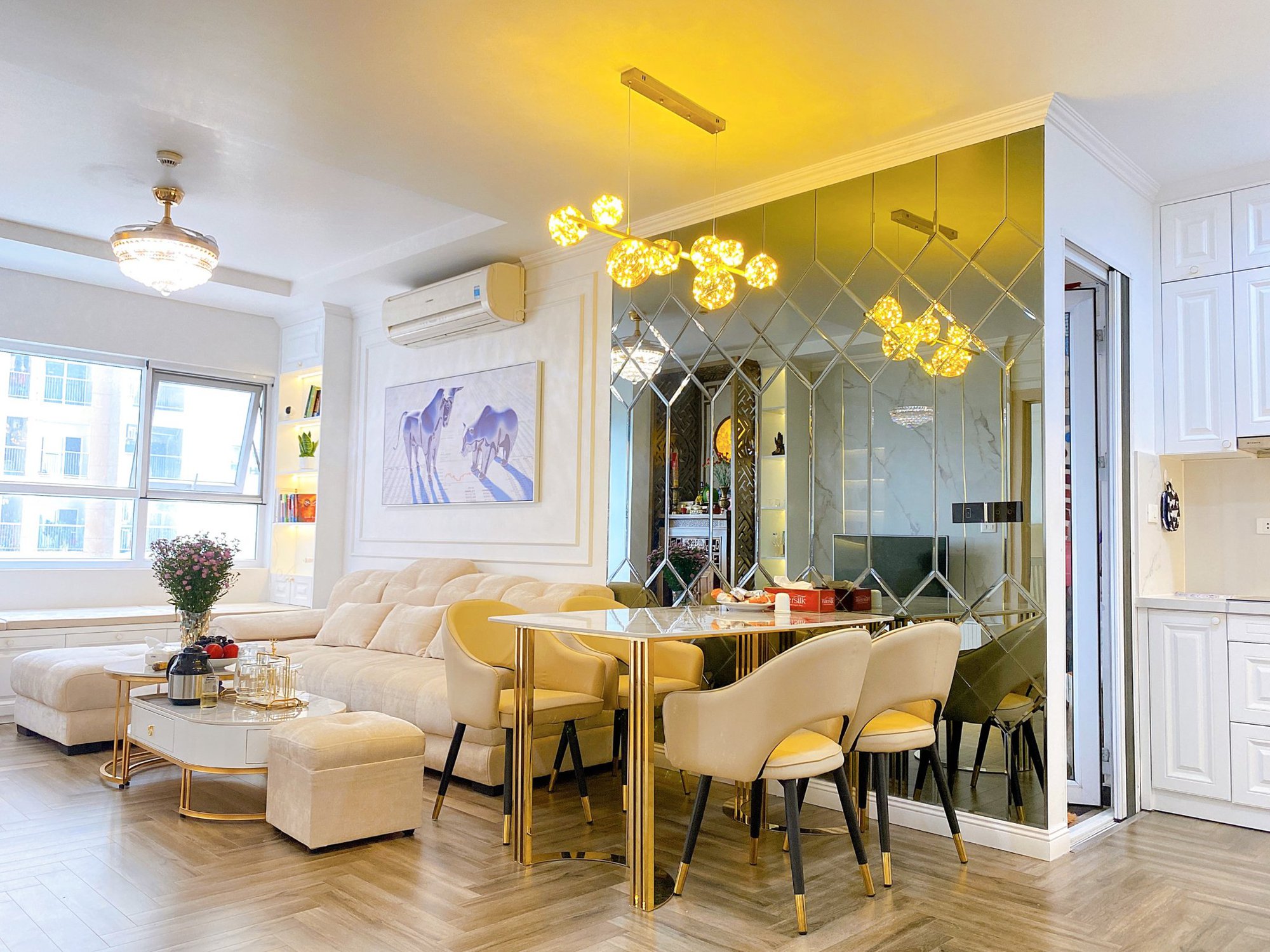 Cặp vợ chồng trẻ Hà Nội thay đổi căn hộ 85m² thành tổ ấm mới rộng thoáng theo gam màu trắng  - Ảnh 2.