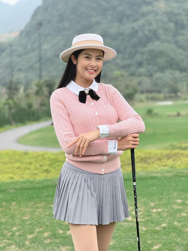 Dàn hậu đình đám khoe dáng trên sân golf - Ảnh 1.