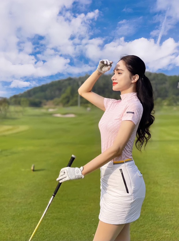 Dàn hậu đình đám khoe dáng trên sân golf - Ảnh 15.