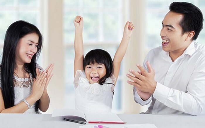 Chuyên gia chỉ rõ: 5 kiểu khen quen thuộc của bố mẹ 