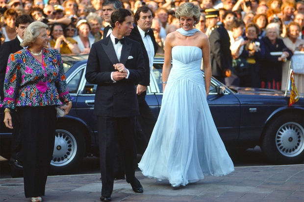 Cháu sinh đôi của Công nương Diana lần đầu lộ diện tại LHP Cannes, dân tình bỗng nhớ lại chiếc váy kinh điển năm nào - Ảnh 7.