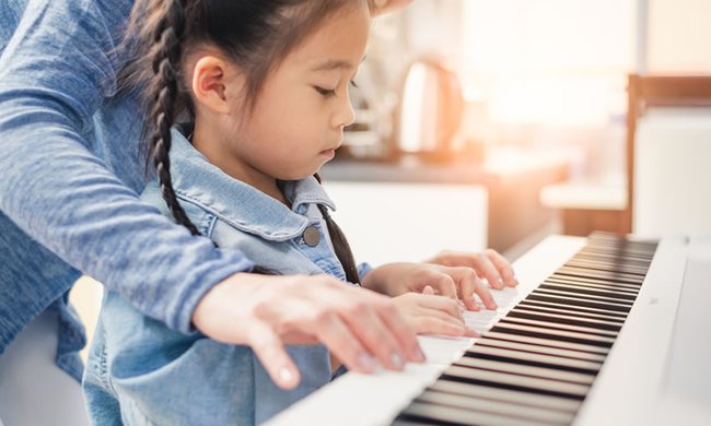 Nghiên cứu của giáo sư Mỹ: Trẻ em học nhạc giúp giảm lo lắng, cải thiện sự tập trung, phát triển trí não  - Ảnh 3.