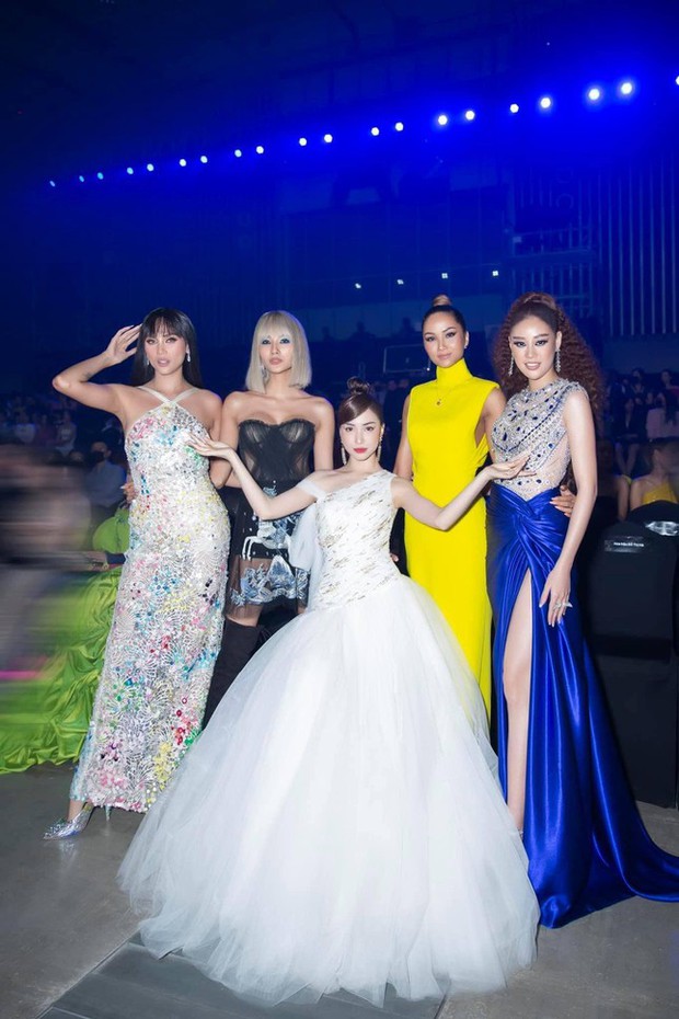 Hòa Minzy tự tin đọ sắc gợi cảm với Hoa hậu Kỳ Duyên bất chấp chiều cao chênh lệch - Ảnh 2.