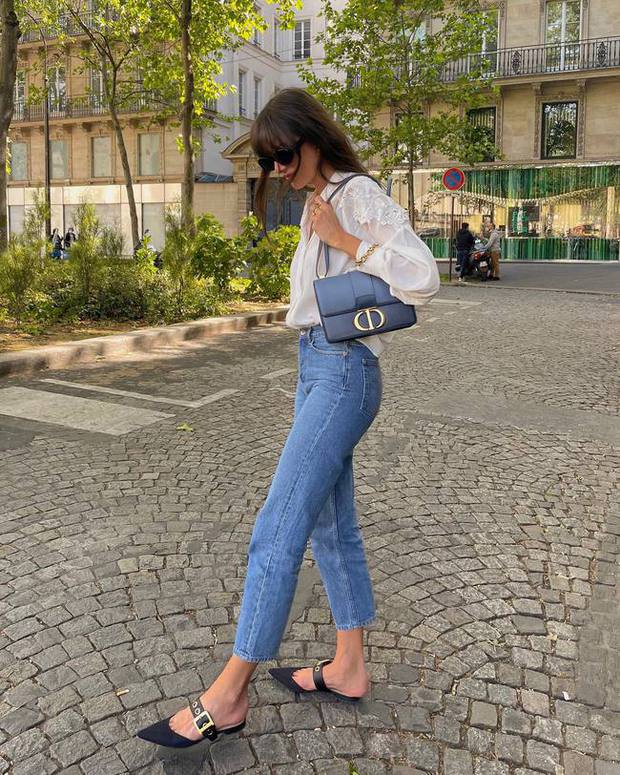 Quý cô người Pháp diện quần jeans ống đứng xuyên mùa hè, gợi ý 11 cách mặc siêu hợp nàng 30+ - Ảnh 2.