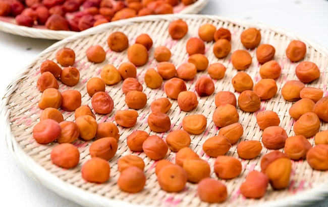 Dắt túi bí quyết làm mơ muối Umeboshi để giải nhiệt, tăng sức đề kháng cho cơ thể lúc chuyển mùa - Ảnh 26.