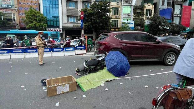 Hà Nội: Tai nạn liên hoàn trên đường Giải Phóng, người điều khiển xe máy tử vong - Ảnh 1.