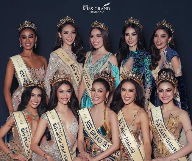 Đương kim Hoa hậu Hoà bình Thái Lan sang Việt Nam dự họp báo khởi động Miss Grand Vietnam 2022 - Ảnh 2.