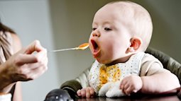 10 sai lầm mẹ bỉm sữa thường xuyên mắc phải khi cho con ăn dặm, điều thứ 3 tưởng tốt hóa ra cực gây hại cho hệ tiêu hóa của trẻ!
