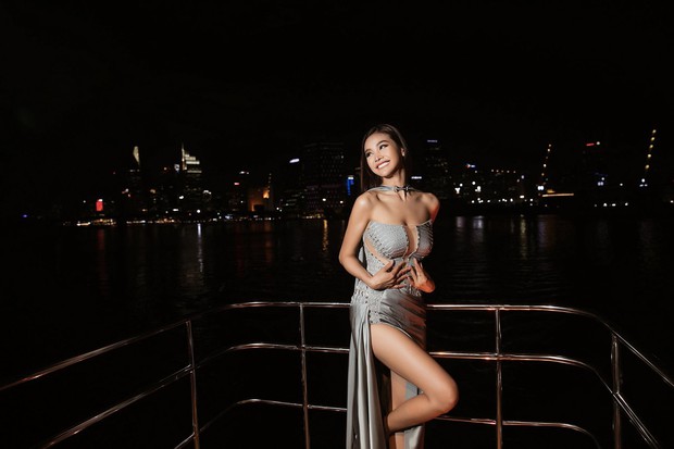 Hoa hậu Thùy Tiên diện váy trắng thanh lịch dự dạ tiệc cùng Mr. Nawat và Hoa hậu Hòa bình Thái Lan - Ảnh 12.