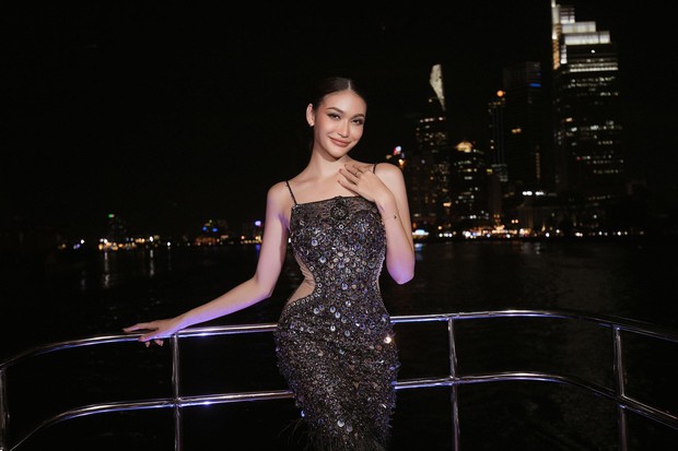 Hoa hậu Thùy Tiên diện váy trắng thanh lịch dự dạ tiệc cùng Mr. Nawat và Hoa hậu Hòa bình Thái Lan - Ảnh 15.