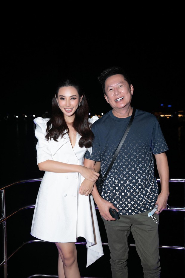 Hoa hậu Thùy Tiên diện váy trắng thanh lịch dự dạ tiệc cùng Mr. Nawat và Hoa hậu Hòa bình Thái Lan - Ảnh 6.