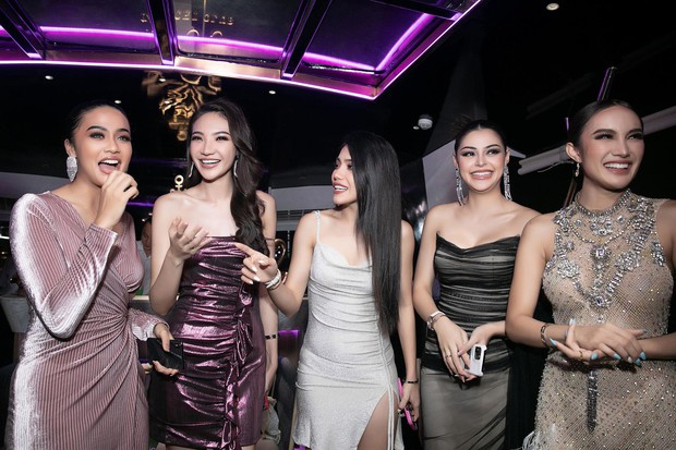 Hoa hậu Thùy Tiên diện váy trắng thanh lịch dự dạ tiệc cùng Mr. Nawat và Hoa hậu Hòa bình Thái Lan - Ảnh 10.