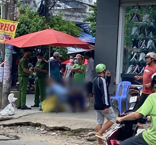 TP.HCM: Nam bảo vệ đột tử trên ghế khi đang làm việc tại cửa hàng bán giày - Ảnh 1.