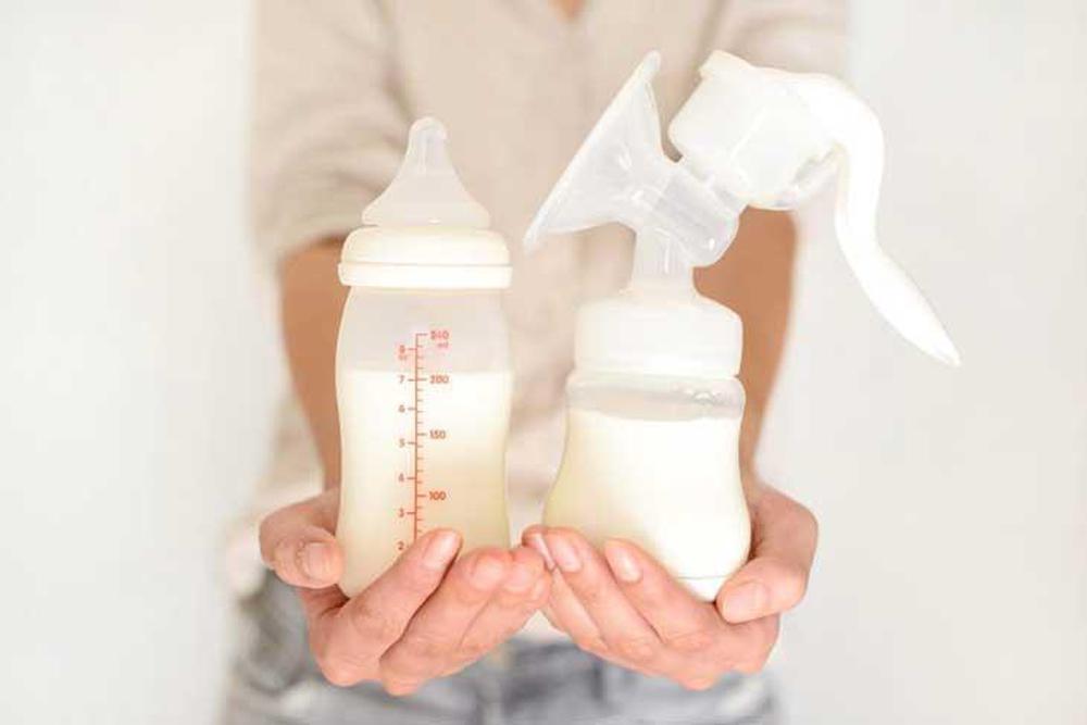 Sữa mẹ càng đặc thì càng tốt cho con? Sự thật về màu sữa mẹ không phải ai cũng biết - Ảnh 2.