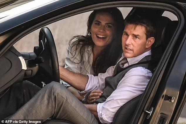 Tom Cruise chia tay bạn gái lần 2, bị tố phạm 'tội ác chống lại loài người' - Ảnh 3.