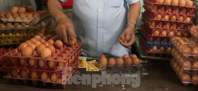 Từ 15/6, giá trứng gà, vịt bình ổn tăng 2.000 đồng/chục - Ảnh 1.