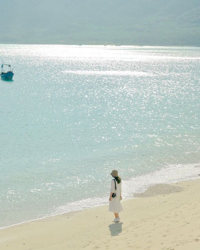 Phủ xanh trang cá nhân với những bộ ảnh cực “cháy” tại các vùng biển đẹp choáng ngợp ở Việt Nam: Hè rồi đi thôi! - Ảnh 2.