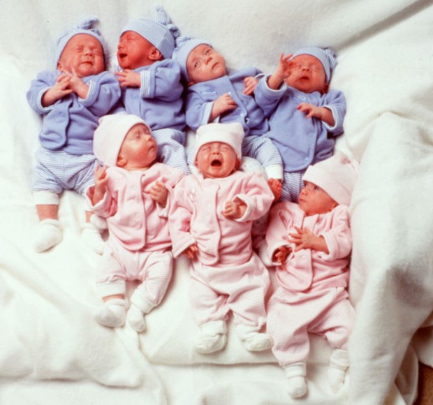 Những đứa trẻ trong ca sinh 7 đầu tiên trên thế giới từng được gọi là “phép màu y học” sau hơn 20 năm bây giờ ra sao? - Ảnh 2.