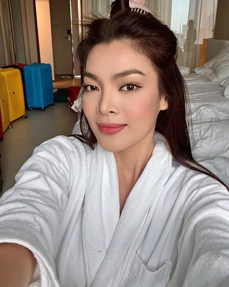 Trân Đài mới xách vali đi thi đã được khen là bà hoàng thời trang của Miss International Queen 2022 - Ảnh 4.