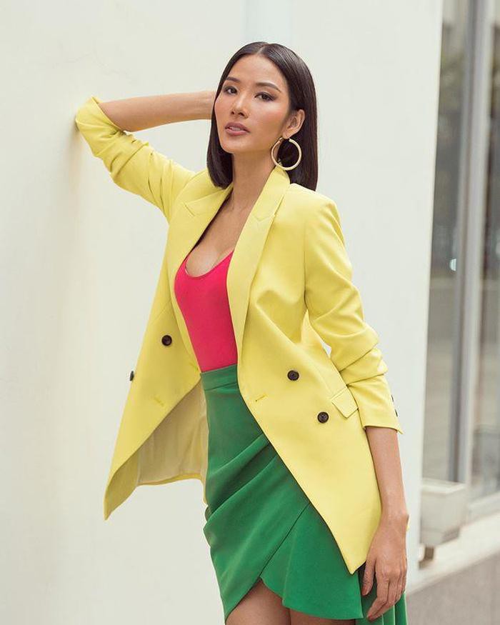 Bí quyết lên đồ đẹp hút hồn cho các nàng da bánh mật từ Hoa hậu H'Hen Niê, Minh Tú  - Ảnh 18.