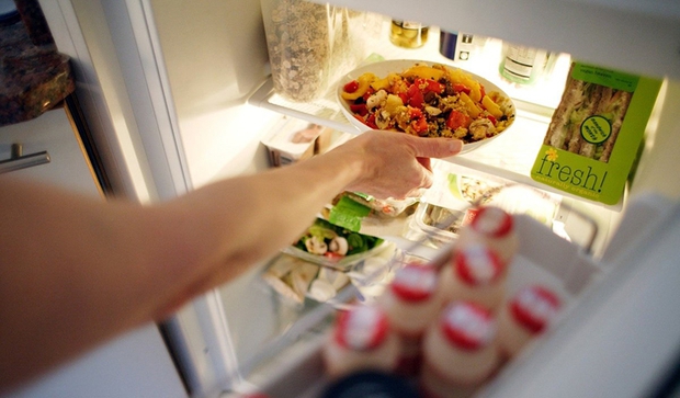 5 sai lầm khi sử dụng tủ lạnh vào mùa hè hầu hết các gia đình đều mắc phải, không chỉ tốn điện, hại tủ, làm hỏng thực phẩm mà còn gây bệnh tật  - Ảnh 3.