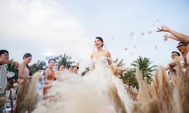Điểm mặt đám cưới trên biển siêu hot showbiz Việt: Cặp sao chi khủng 10 tỷ đồng - Ảnh 20.