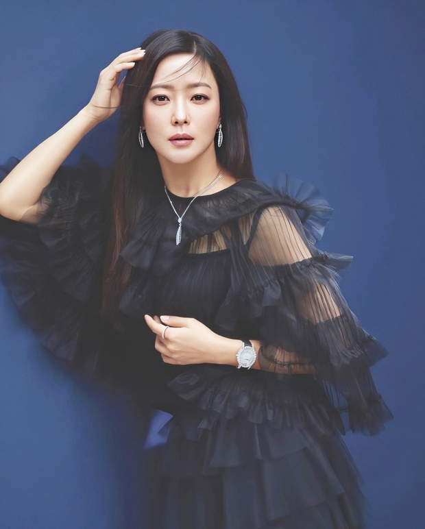 “Đệ nhất mỹ nhân xứ Hàn” Kim Hee Sun: Từng đau đớn muốn rời làng giải trí sau khi con gái chào đời - Ảnh 13.