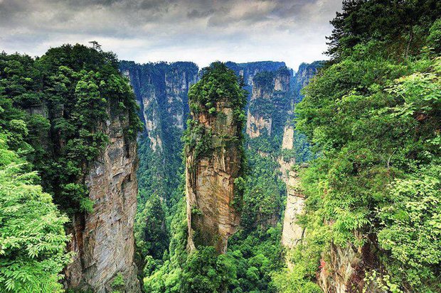 5 địa điểm nổi tiếng với cảnh đẹp tựa tiên giới tại Trung Quốc nhất định phải ghé thăm vào mùa hè - Ảnh 2.