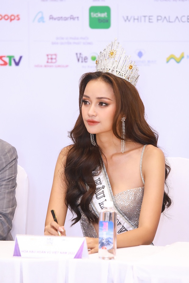Họp báo đầu tiên của top 3 Hoa hậu Hoàn vũ Việt Nam 2022: Tân Hoa hậu khoe visual ấn tượng, 2 Á hậu tiết lộ loạt thông tin hot! - Ảnh 5.