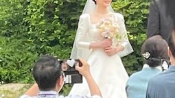 "Cô dâu tháng 6" Jang Nara xinh đẹp rạng rỡ trong hôn lễ với chồng trẻ kém 6 tuổi