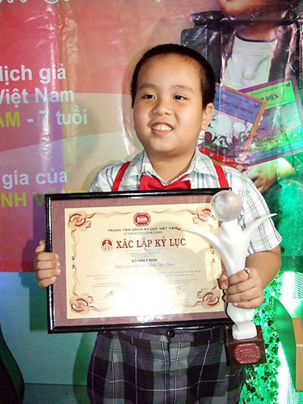 7 tuổi đạt kỉ lục dịch giả nhỏ tuổi nhất Việt Nam, thần đồng Đỗ Nhật Nam hiện tại ra sao? - Ảnh 1.