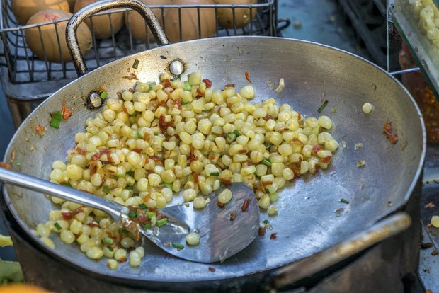Lonely Planet: 6 điều đừng quên khi chinh phục mê cung đồ ăn đầy mê hoặc ở Việt Nam - Ảnh 3.