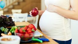 7 loại rau mẹ bầu cần kiêng trong 3 tháng đầu thai kỳ