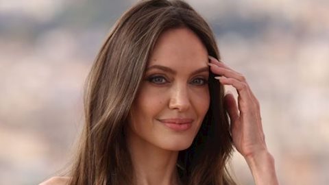 Angelina Jolie: Hành trình trở thành nhà hoạt động xã hội nhiệt huyết và nỗ lực làm một người mẹ 'đủ tốt'