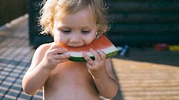 Tại sao nên thường xuyên cho trẻ ăn dưa hấu?