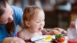 Trẻ em nên ăn bao nhiêu quả trứng mỗi tuần?