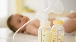 7 sai lầm khi trữ sữa rất nhiều mẹ mắc phải gây ảnh hưởng đến hệ tiêu hóa của con