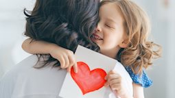 5 hành động của trẻ chứng tỏ chúng yêu mẹ rất nhiều