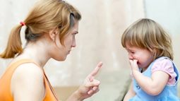 6 hành động của cha mẹ khiến con cái ngày càng kém cỏi