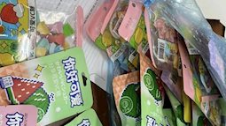 Xôn xao kẹo lạ gây ngộ độc xuất hiện ở cổng trường: Sở GD&ĐT Hà Nội chỉ đạo khẩn