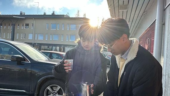 3 thanh niên Việt bỗng nổi tiếng sau 7749 "kiếp nạn" bán cafe muối ở Phần Lan: Thu nhập thì sao?