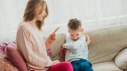 Con phạm lỗi, xử lý thế nào để ‘sai vẫn yêu’ và giúp con trưởng thành?