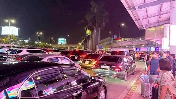 Kinh nghiệm đặt xe taxi đêm từ sân bay Nội Bài về trung tâm Hà Nội