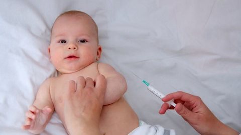 6 bệnh chực chờ tấn công trẻ khi chưa được tiêm vắc-xin