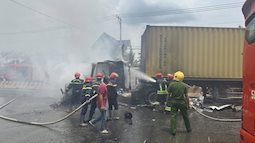 Vụ tai nạn liên hoàn khiến xe container bốc cháy, nhiều xe ô tô bị hư hỏng, ít nhất 10 người bị thương xảy ra trên đường ĐT.741 đoạn qua huyện Đồng Phú, Bình Phước.