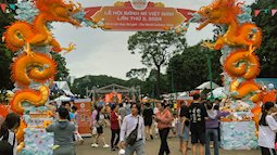 Người dân TPHCM thích thú thưởng thức nhiều món bánh mì nổi tiếng tại Lễ hội bánh mì Việt Nam lần 2