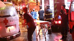 Vụ cháy nhà trên phố Định Công Hạ khiến 4 người tử vong: Người thân đau đớn ngã khuỵu, ôm mặt bật khóc nức nở tại hiện trường