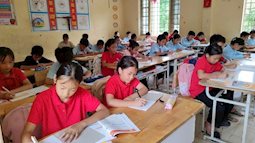 Khung cảnh buổi học đầu tiên sau lũ quét, vĩnh viễn vắng 13 học sinh Làng Nủ