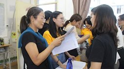 Phụ huynh TP.HCM đăng ảnh tin nhắn riêng tư, công khai cả tên trường: Hàng loạt người khuyên "để cho thầy cô yên!"