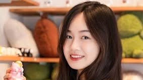 Bảng thành tích "siêu khủng" của nữ thủ khoa đạt điểm tuyệt đối khối A00: Thua hoa hậu mỗi vương miện